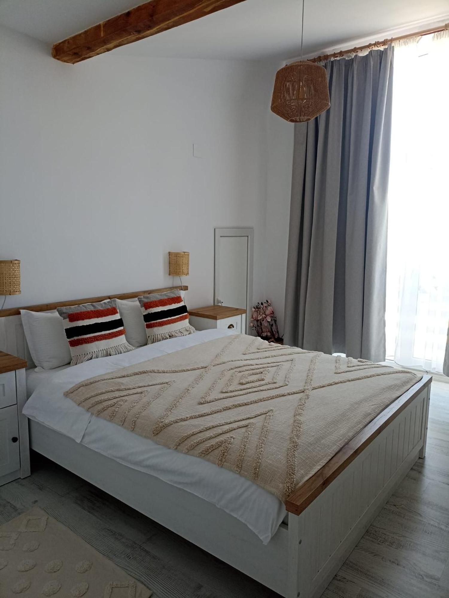 Tina Guest House Basarabi Exterior foto