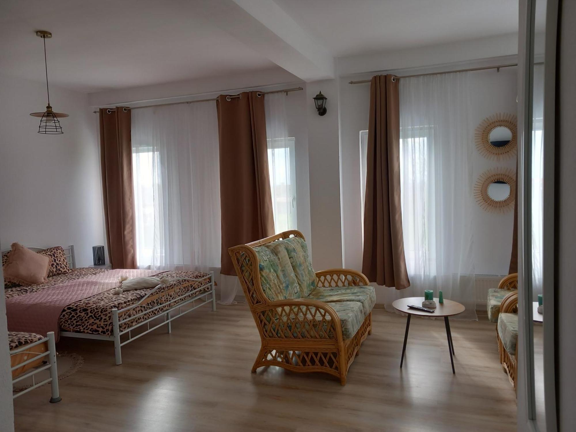 Tina Guest House Basarabi Exterior foto