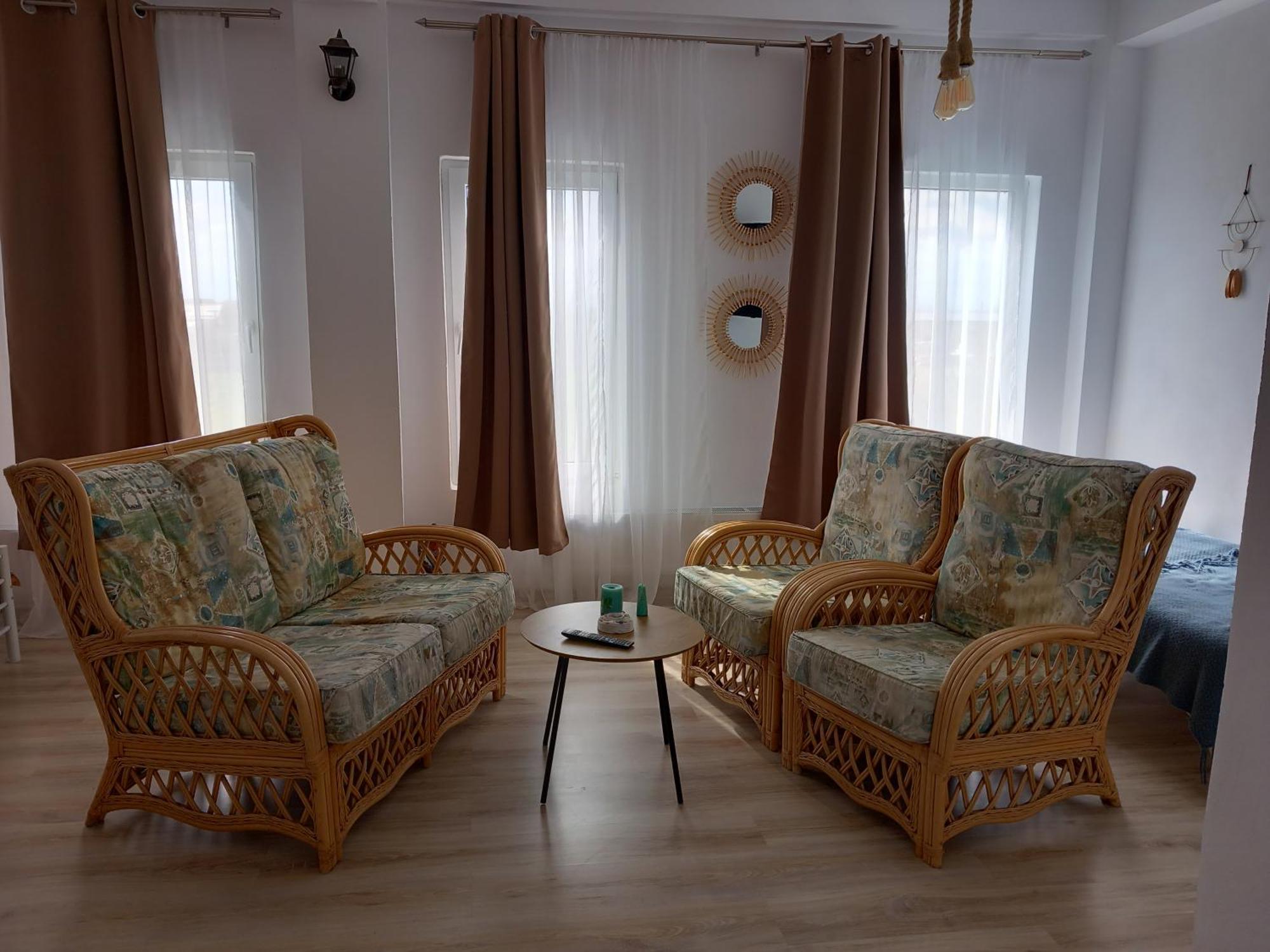 Tina Guest House Basarabi Exterior foto